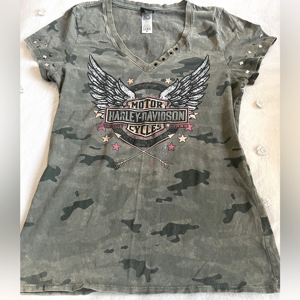 Genuine Women’s HD Tee